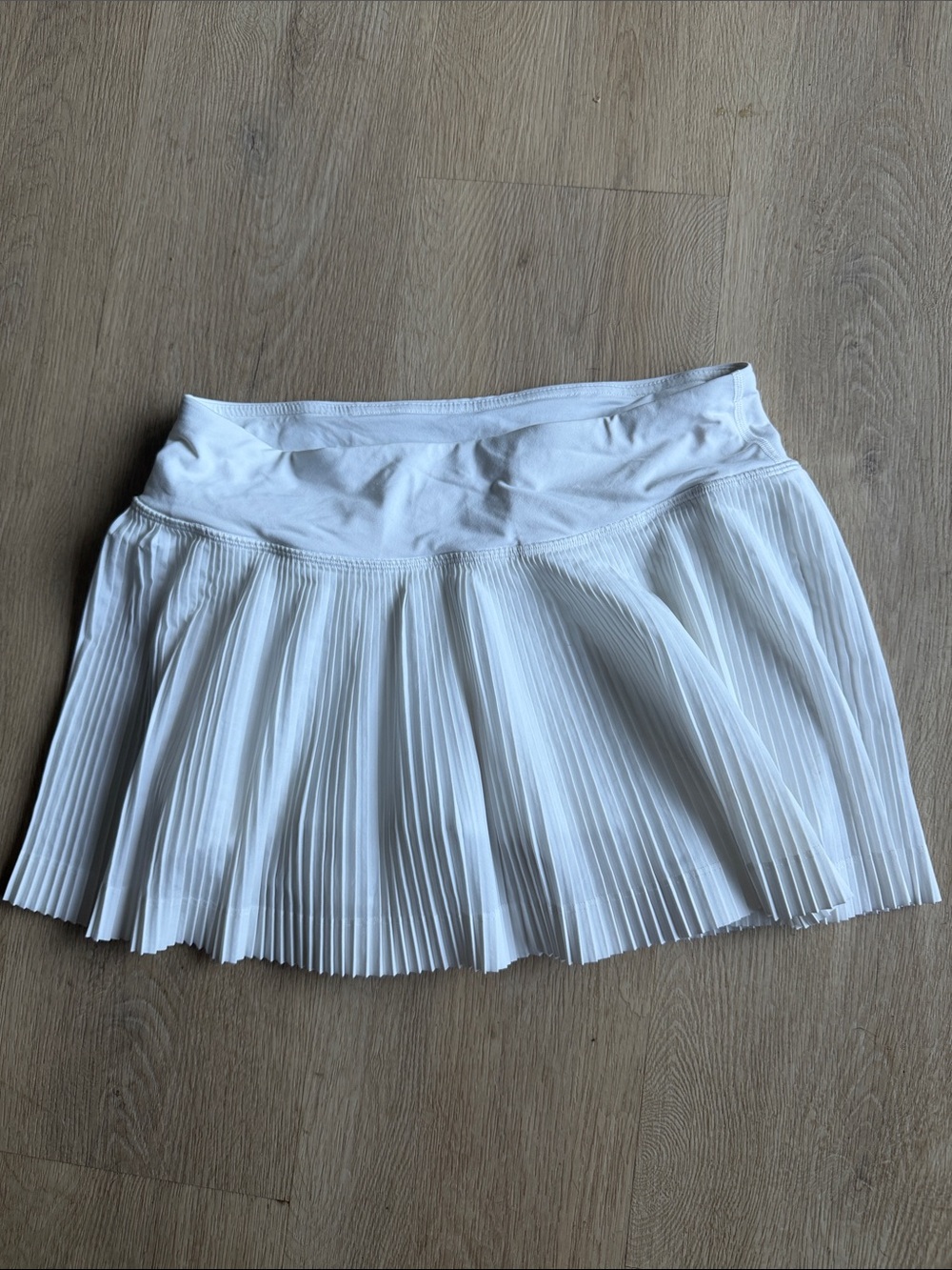 Lululemon White Pleated Tennis/Golf Skirt